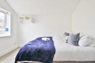 StayRight Homely 3 Bedroom House in Vibrant Whitchurch - 4