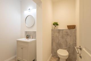 Apartment 2, King's Court - 2
