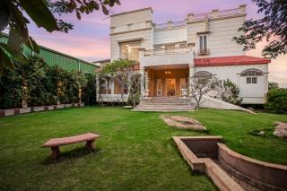Rajgarh Villa - 6BHK with PVT Pool - Gundipet - 6