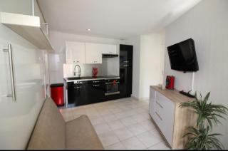 A 2 pas de la place du pin et port! - 3