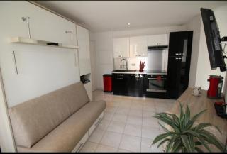 A 2 pas de la place du pin et port! - 2