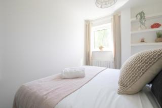StayRight 2 Bed Apartment Overlooking Water with Free Parking - Cardiff - 2