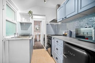 Stylish 3-Bedroom Home with Garden & Convenient Parking 18M - Birmingham - 7