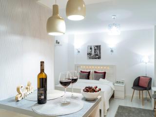 Best Central Old Town Bright Studio by BCA - Bucharest - 3