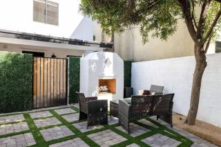 489 Massive 5 bedroom Walk to Old Town - Scottsdale - 1