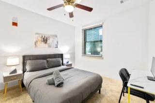 Vibrant 2BR Near Birminghams Best Spots 002 - 1