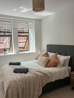 Modern Leeds Central Stay -2 min walk from station - 4