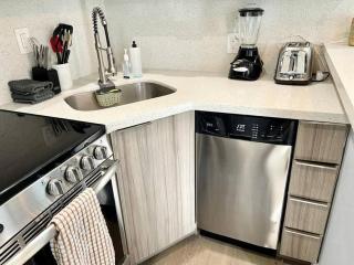 Serene Studio W Parking 10 min from Beach and FLL - 3