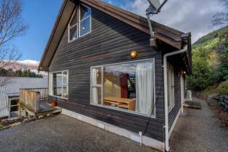 Hilltop Weekender - Two bedroom Home - 9