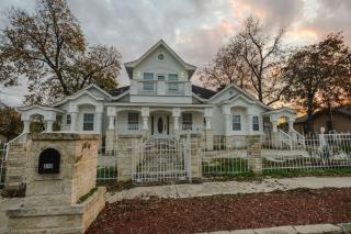 Gorgeous Victorian with Games - San Antonio - 0