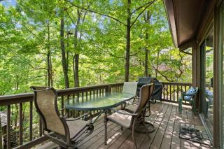 NEW LISTING Treetopper Knoll Chalet in Big Canoe - Marblehill - 3