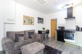 Flat 1L, Willow Brook, Private Parking, WiFi, Smart TV - Bedworth - 7