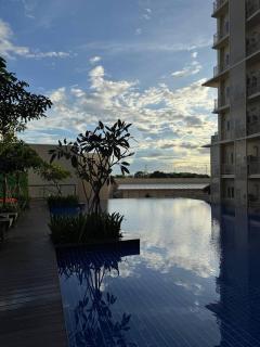 New 1BR Condo Near Venice Canal & BGC with Balcony - 7e - 4