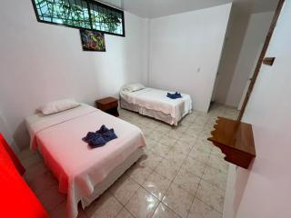 Hostal Neptuno - Poseidon - Puerto Villamil - 6