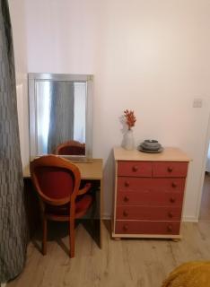 London VAUXALL Room - 2