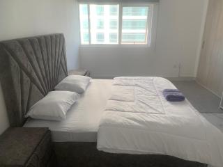 Sea view apartment with balcony - Ajman - 2