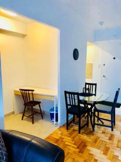 Stylish Montreal Apartment Comfortable Stay in the Golden Square Mile - 3