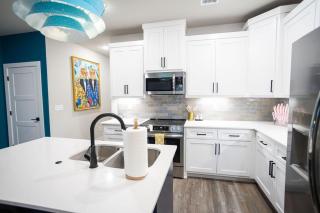 Retro Rose Retreat-Rose District - 7