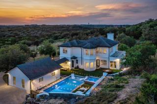 Private Pool Backyard BBQ Grill Luxurious Home - Driftwood - 0