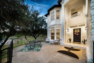 Private Pool Backyard BBQ Grill Luxurious Home - Driftwood - 1