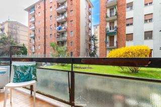 New 4-Bed 2-Bath Apartment Near Duomo and San Siro - Milan - 8