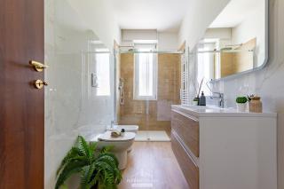 New 4-Bed 2-Bath Apartment Near Duomo and San Siro - Milan - 4