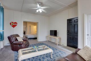 9 Mi to Downtown St Louis Apt with Fire Pit Access - 5