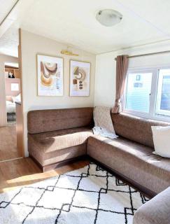 Harwich - Caravan - Sleeps 10 - Garden - Pool - 1
