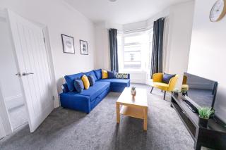 Huge 5 Bedroom Home - Great for Contractors - Pallion - 0