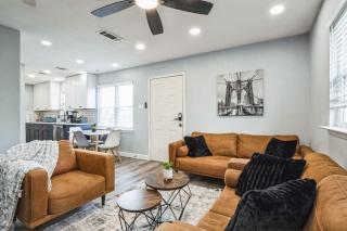 Stylish Retreat in Central Austin with Fire Pit - 0
