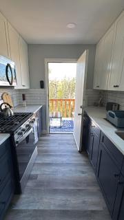 Stylish Retreat in Central Austin with Fire Pit - 7