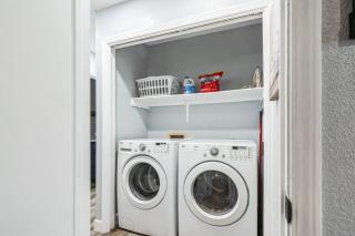 Stylish Retreat in Central Austin with Fire Pit - Austin - 5