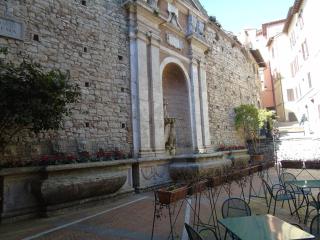 The Angela's House and large balcony on the square - Todi - 4