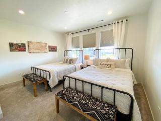 The Red Farmhouse - Garden City - 3