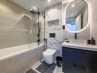 Luxury 2-bed Condo Full Burj Khalifa Lights View! - 1