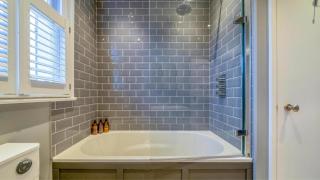 Spacious 4BR Retreat with Private Garden Zone 3 - Londra - 3
