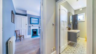 Spacious 4BR Retreat with Private Garden Zone 3 - Londra - 1