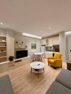 The Mustard Couch Apartment - Tirana - 9