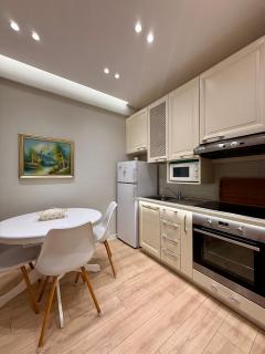The Mustard Couch Apartment - Tirana - 8