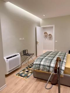 The Mustard Couch Apartment - Tirana - 4