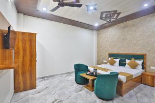 Premium Suites Fully Air Conditioning Spacious & Luxury Room With Great Restaurant & Free Parking Facility- Free Wifi Free Pick Up From Station!!! Top Rated & Most Amazing Family Preferred Hotel In Ayodhya - Ayodhya - 4