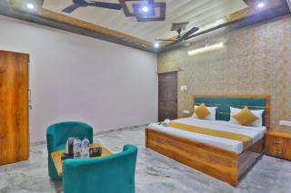 Premium Suites Fully Air Conditioning Spacious & Luxury Room With Great Restaurant & Free Parking Facility- Free Wifi Free Pick Up From Station!!! Top Rated & Most Amazing Family Preferred Hotel In Ayodhya - Ayodhya - 9