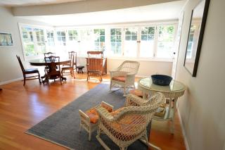 Charming 3 Bedroom - The Brown Cottage is located in Holland, MI - Holland - 4