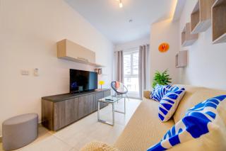 Amazing Location in St Julian's, Paceville 2 Bedroom, with Balcony by Vaganza - San Ġiljan - 9