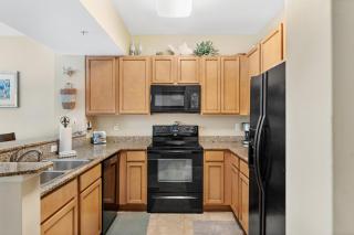 5 Star Resort 2BR 2 BATH King Suite Shuttle Pools Across from Beach 2208 - Destin - 9