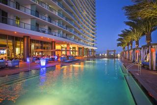 Stunning Beachfront 3-Bedroom Corner Residence - Hollywood - 6