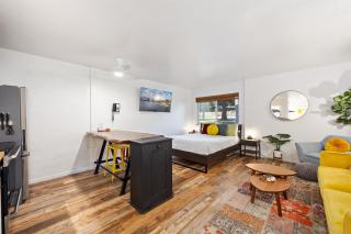 Striking Queen Deluxe Studio w/Kitchenette #114 at Donner Lake Village - Truckee - 6