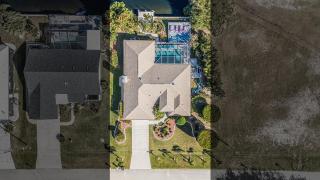 Welcome to Villa X-Ta-Sea, your ultimate waterfront retreat with an array of resort-style amenities and pet-friendly accommodations! - 4