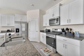 Private Pool Villa with Hot Tub 14 Mi to Disney - 3