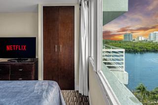 Ventur Gallery One Waterfront Pool and Bar - Fort Lauderdale - 0